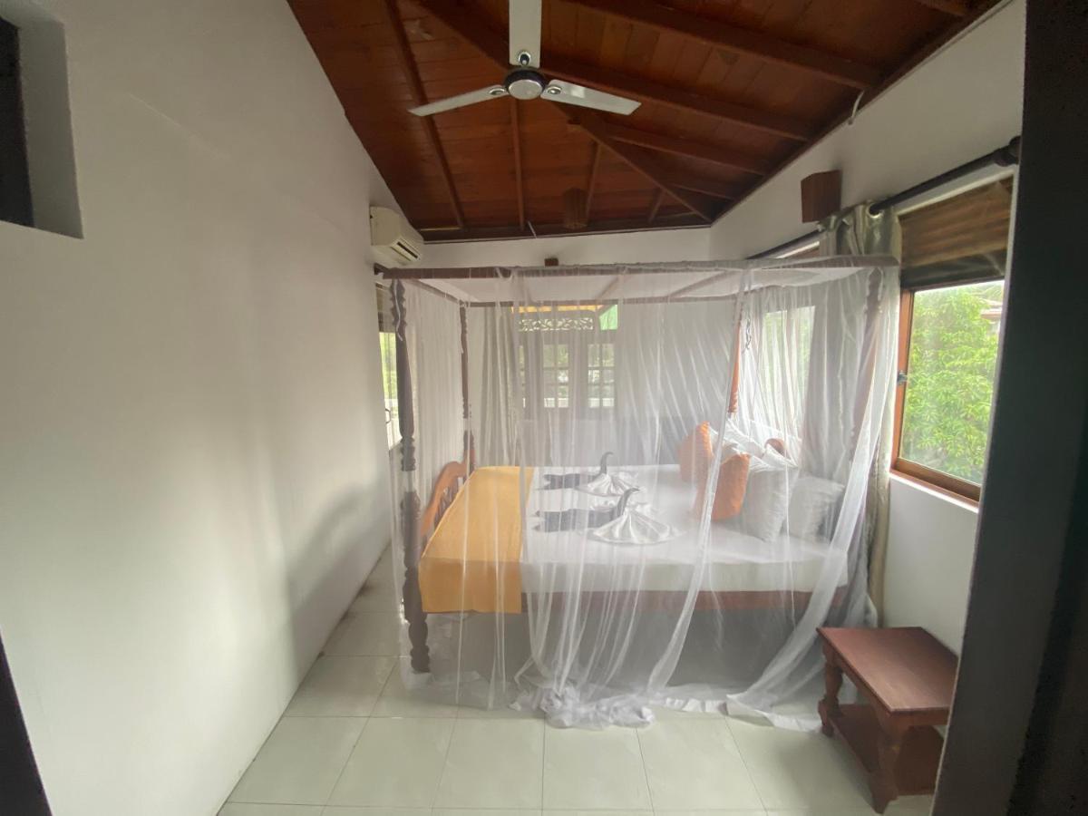 Flamingo Guest House Unawatuna Exteriör bild