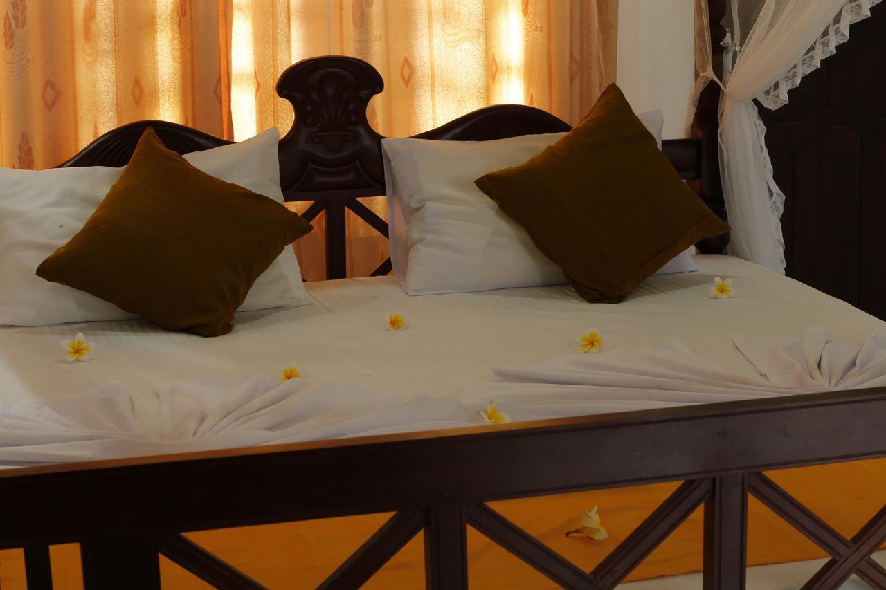 Flamingo Guest House Unawatuna Rum bild