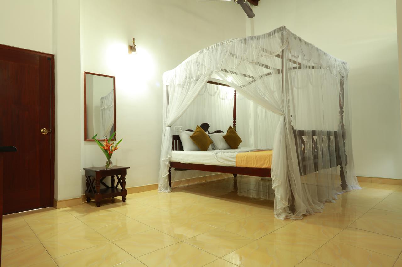 Flamingo Guest House Unawatuna Rum bild